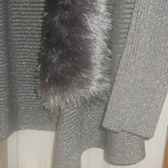 Lauren Michelle Metallic Cardigan with Faux Fur collar - Picture 2 of 2
